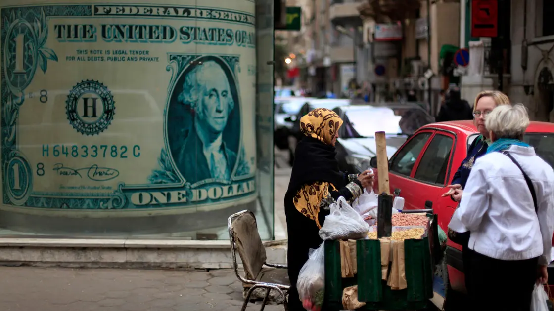 دعوات التخلص من الدولار تربك حسابات السوق السوداء في مصر